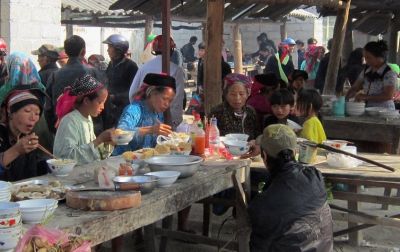 Timothy Lawley Cycling on the  tour with redspokes